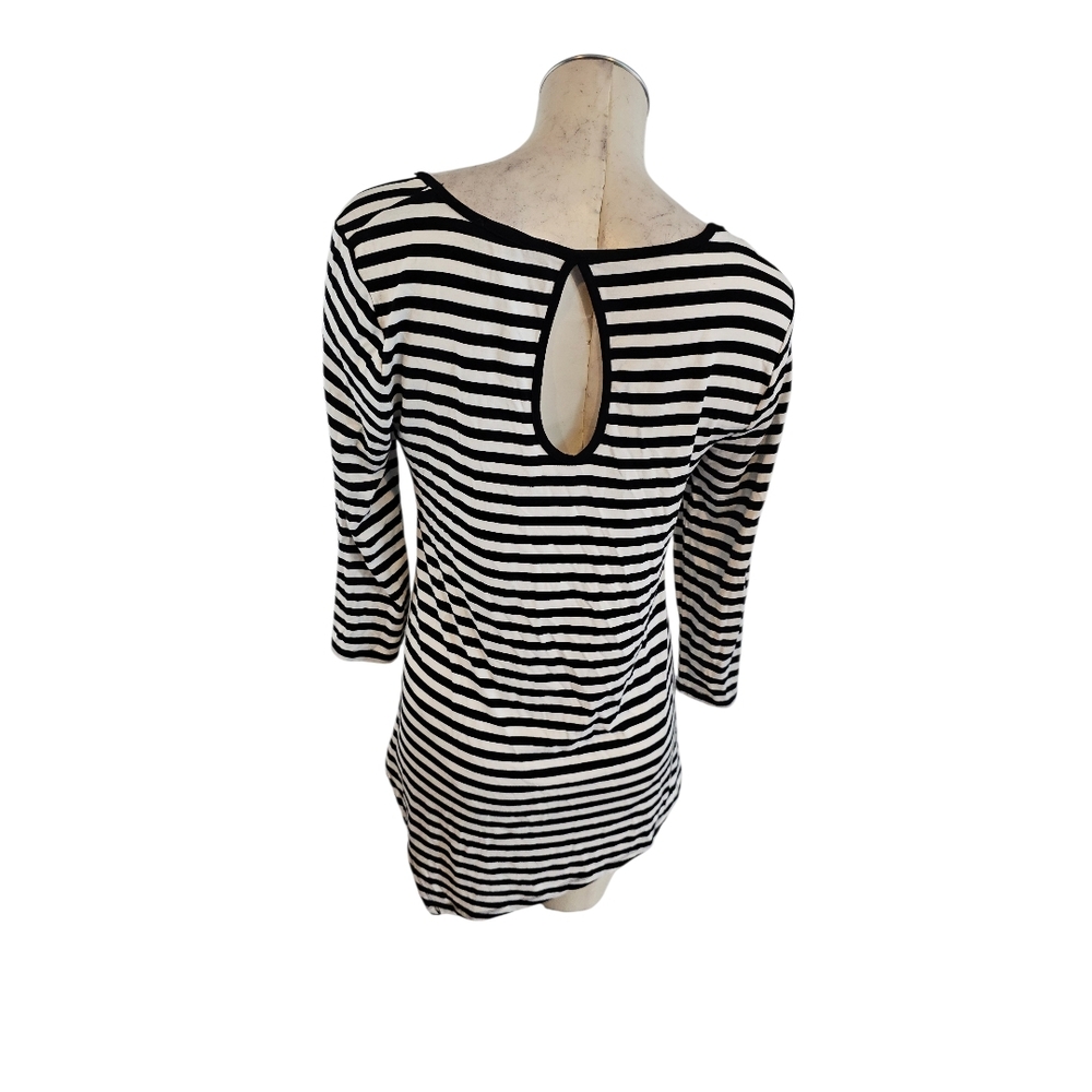 Cable & Gauge Size M Black White Striped Top Assymetrical Hem - Picture 3 of 6